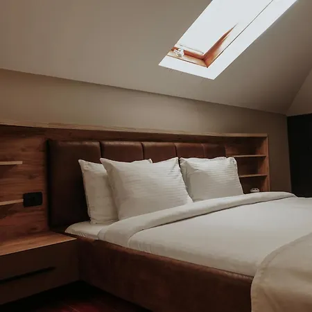 Monun Boutique Τίρανα